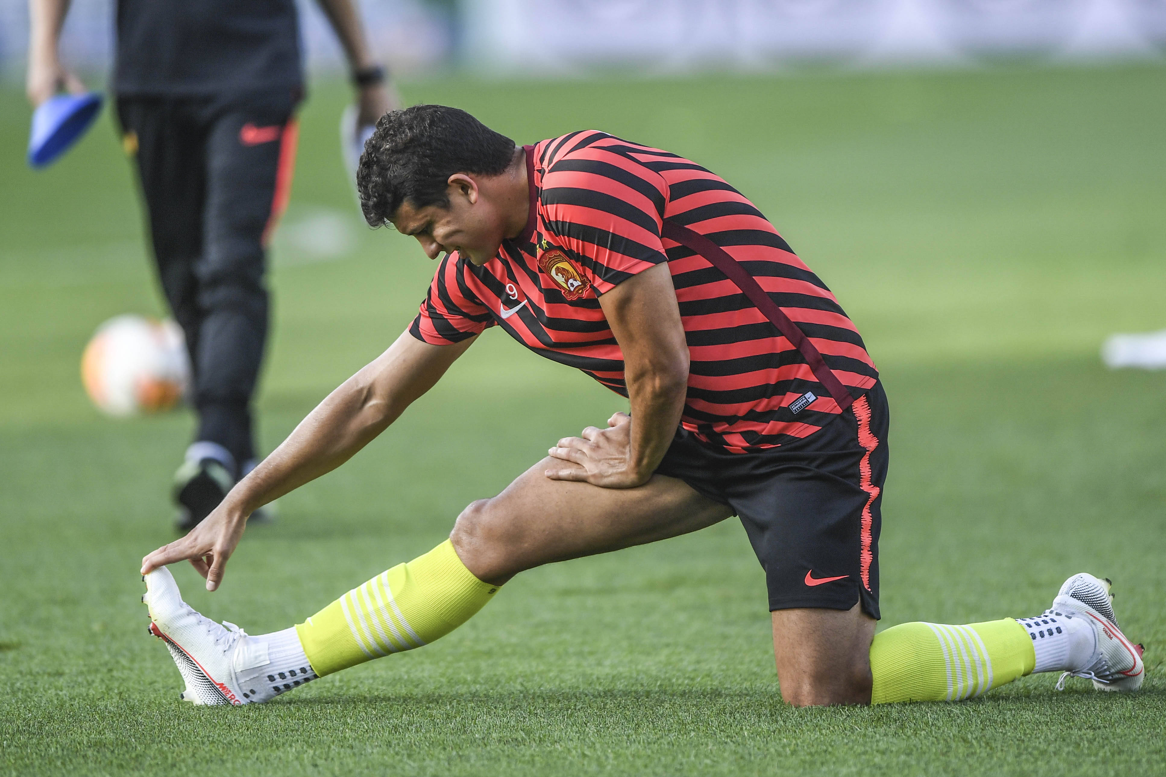 里尔发布备战花絮，赛后内部沟通，中超任务艰巨，训练强度明显提升的简单介绍-爱游戏入口