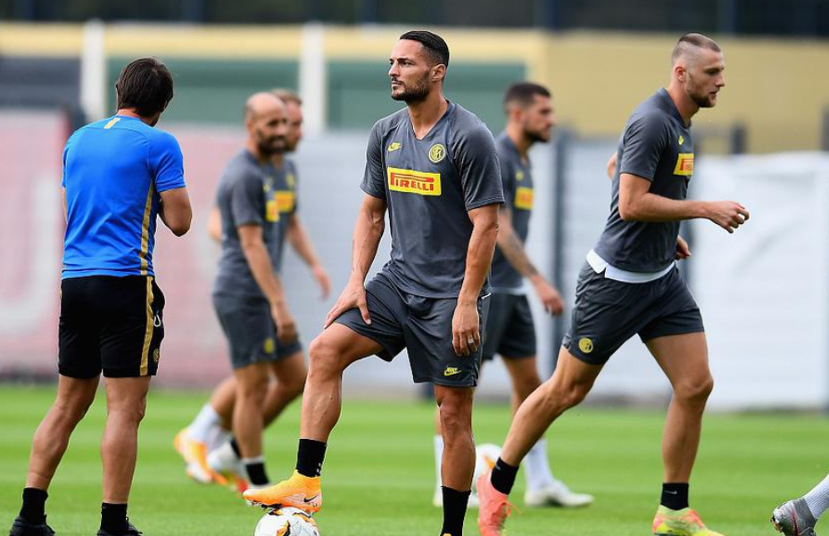 欧联今夜走向成谜，洛杉矶湖人回应争议，球迷炸锅，数据趋势出现新变化的简单介绍-爱游戏手机版